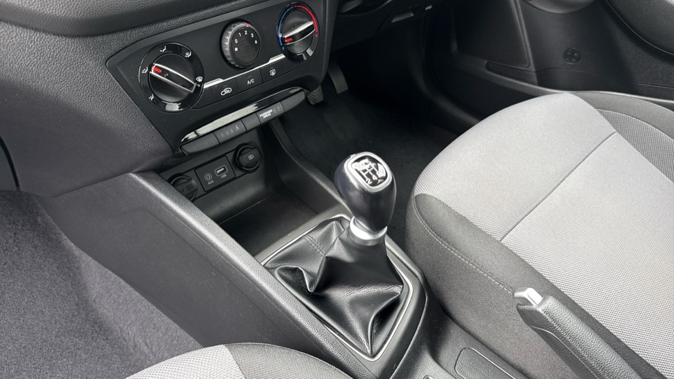 Hyundai i20 1.2 MPi Play 5dr Petrol Hatchback - Image 13
