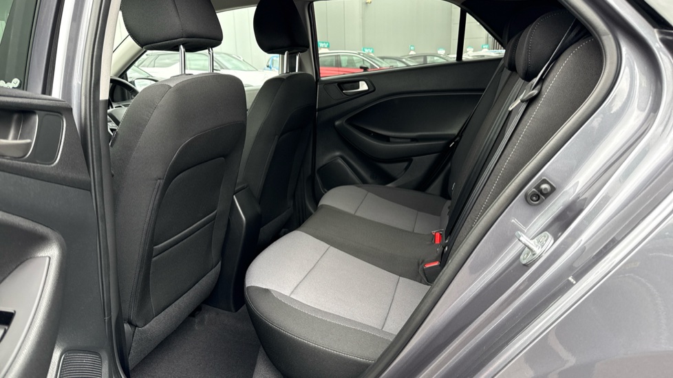 Hyundai i20 1.2 MPi Play 5dr Petrol Hatchback - Image 16