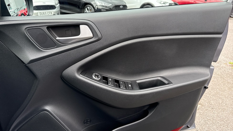 Hyundai i20 1.2 MPi Play 5dr Petrol Hatchback - Image 24
