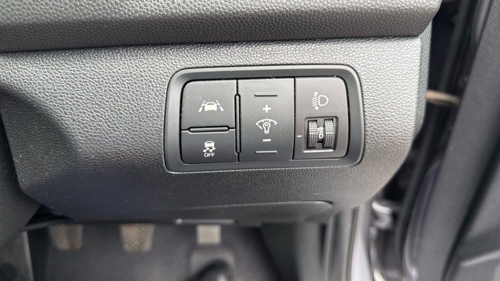 Hyundai i20 1.2 MPi Play 5dr Petrol Hatchback - Image 25