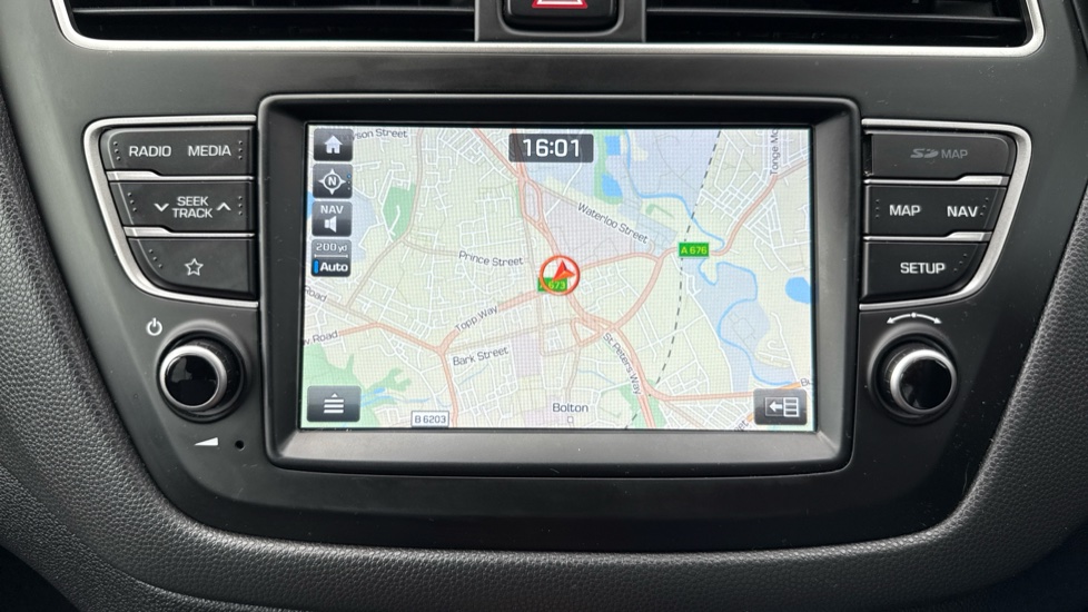 Hyundai i20 1.2 MPi Play 5dr Petrol Hatchback - Image 29