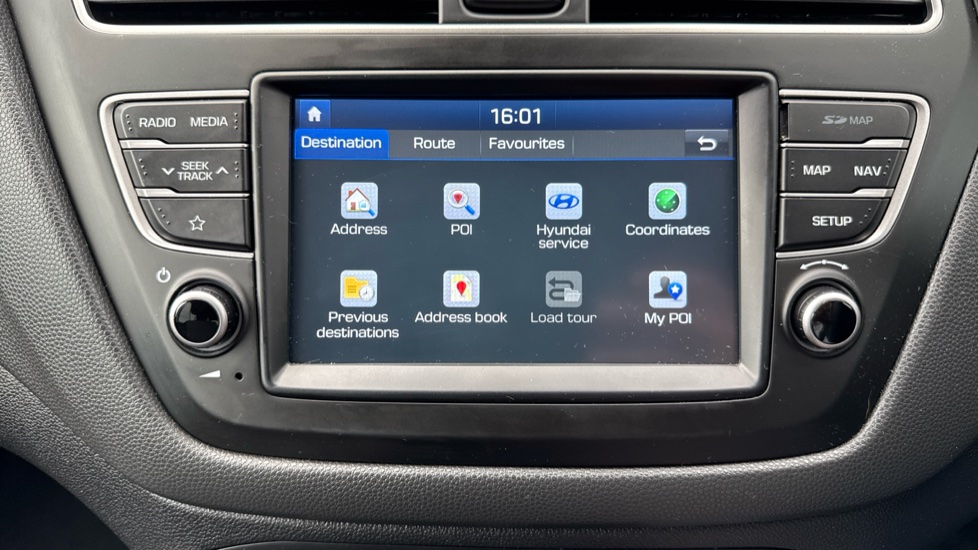 Hyundai i20 1.2 MPi Play 5dr Petrol Hatchback - Image 30