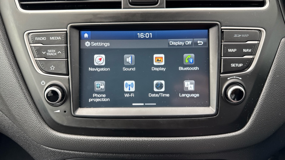 Hyundai i20 1.2 MPi Play 5dr Petrol Hatchback - Image 31