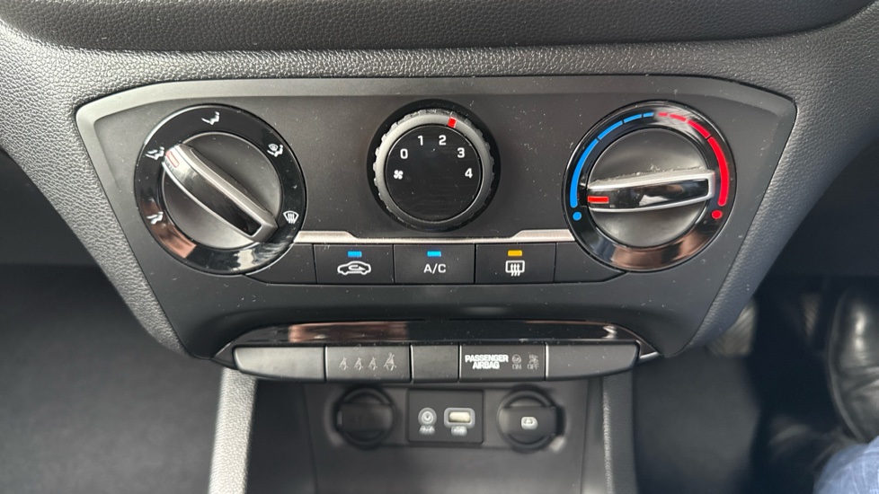 Hyundai i20 1.2 MPi Play 5dr Petrol Hatchback - Image 34