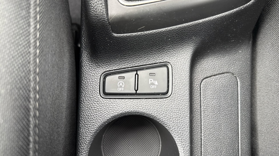 Hyundai i20 1.2 MPi Play 5dr Petrol Hatchback - Image 36