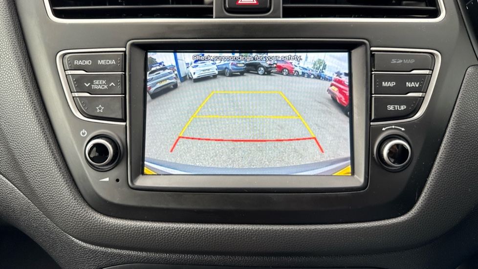 Hyundai i20 1.2 MPi Play 5dr Petrol Hatchback - Image 37