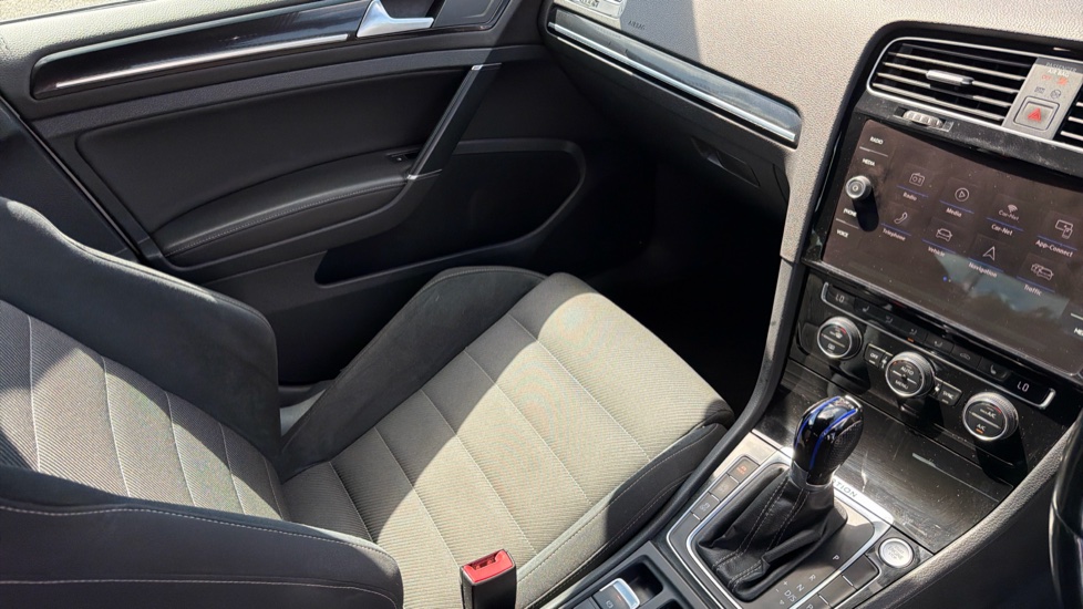 Volkswagen Golf 2.0 TSI 300 R 5dr 4MOTION DSG Petrol Hatchback - Image 19