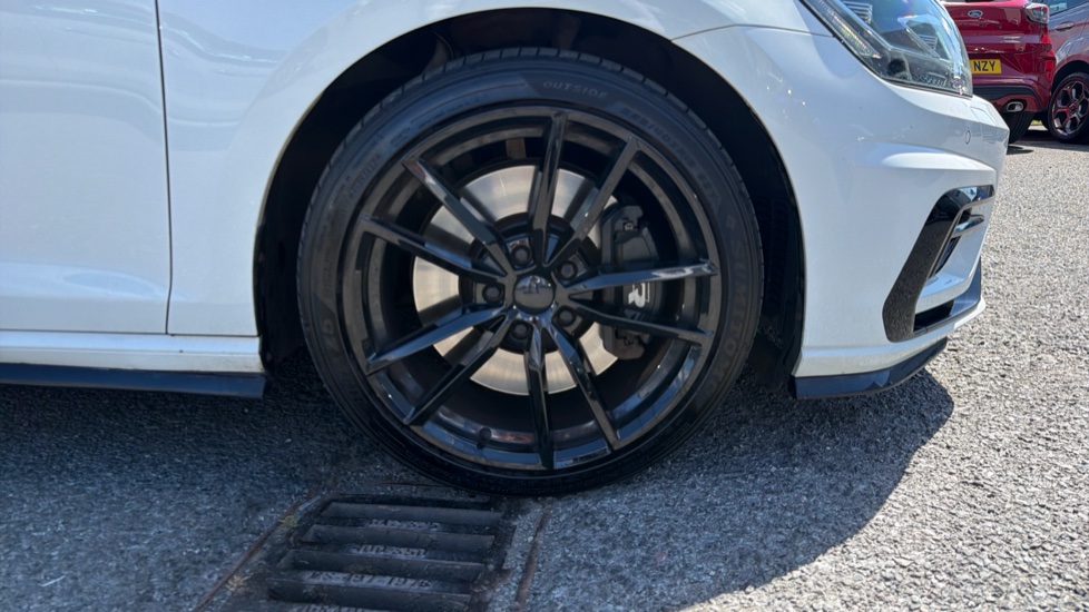 Volkswagen Golf 2.0 TSI 300 R 5dr 4MOTION DSG Petrol Hatchback - Image 29
