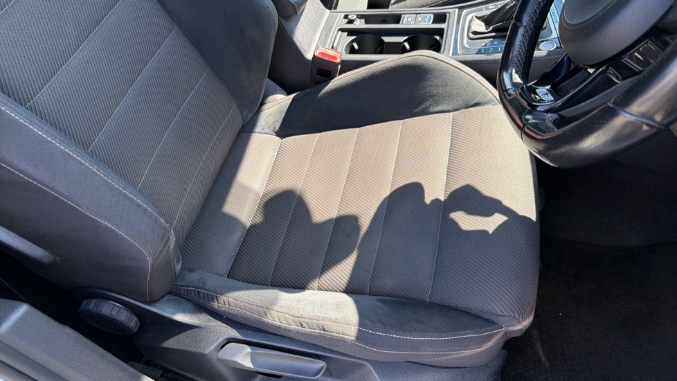 Volkswagen Golf 2.0 TSI 300 R 5dr 4MOTION DSG Petrol Hatchback - Image 39