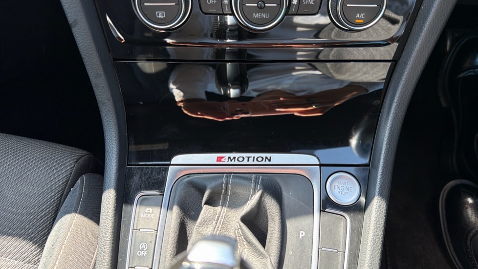 Volkswagen Golf 2.0 TSI 300 R 5dr 4MOTION DSG Petrol Hatchback - Image 45