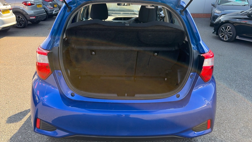 Toyota Yaris 1.5 VVT-i Icon Tech 5dr Petrol Hatchback - Image 4