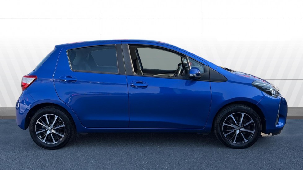 Toyota Yaris 1.5 VVT-i Icon Tech 5dr Petrol Hatchback - Image 5