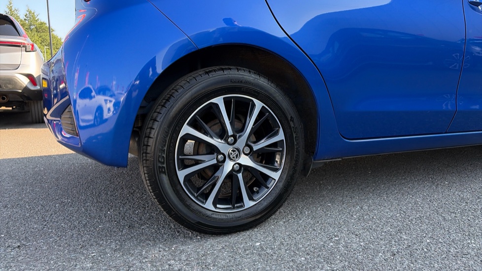 Toyota Yaris 1.5 VVT-i Icon Tech 5dr Petrol Hatchback - Image 7