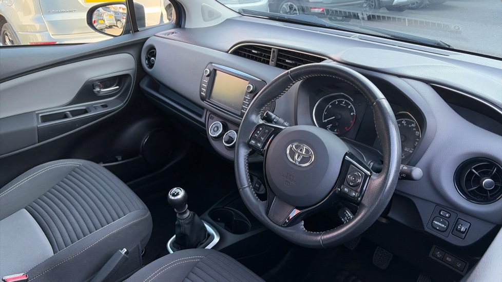 Toyota Yaris 1.5 VVT-i Icon Tech 5dr Petrol Hatchback - Image 9