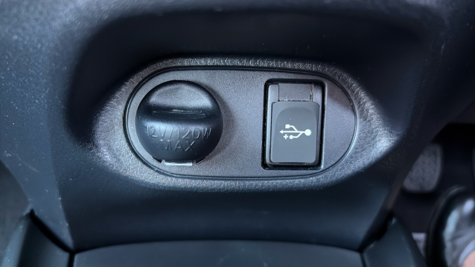 Toyota Yaris 1.5 VVT-i Icon Tech 5dr Petrol Hatchback - Image 26