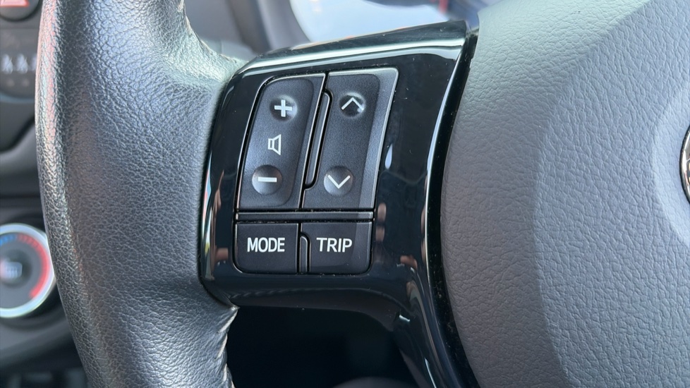 Toyota Yaris 1.5 VVT-i Icon Tech 5dr Petrol Hatchback - Image 27