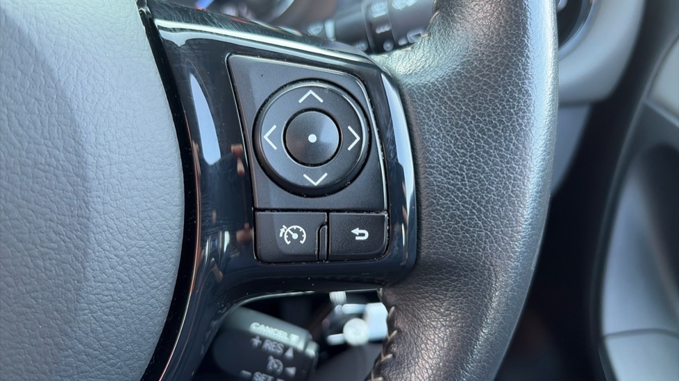 Toyota Yaris 1.5 VVT-i Icon Tech 5dr Petrol Hatchback - Image 28