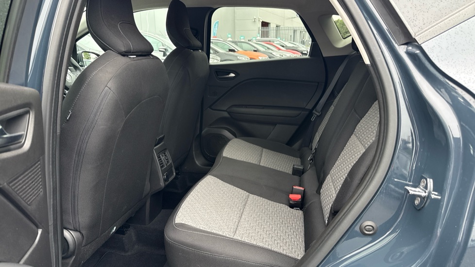 Renault Captur 1.0 TCE 90 Limited 5dr Petrol Hatchback - Image 16