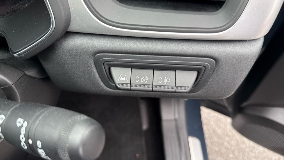 Renault Captur 1.0 TCE 90 Limited 5dr Petrol Hatchback - Image 23