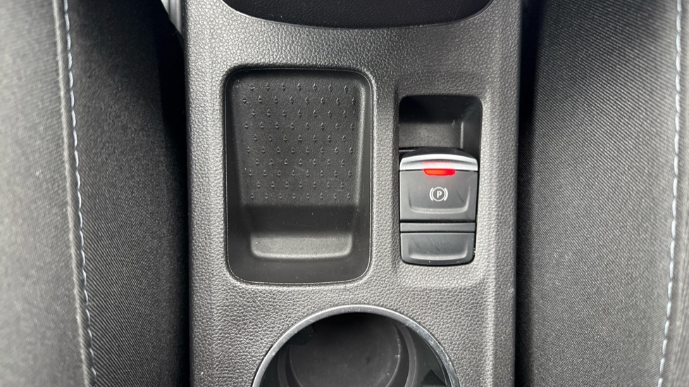Renault Captur 1.0 TCE 90 Limited 5dr Petrol Hatchback - Image 36