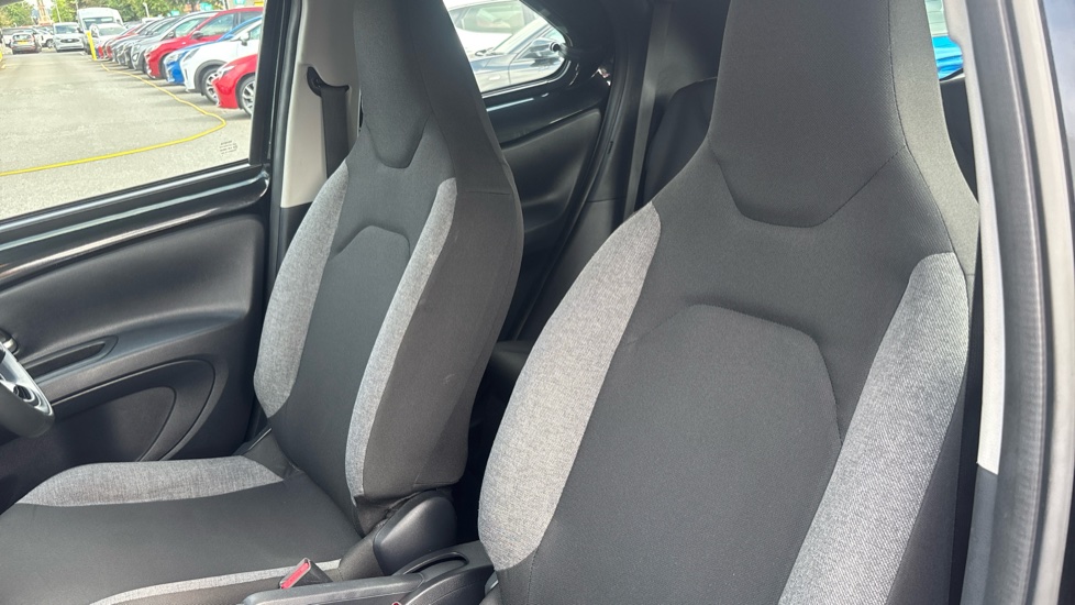 Toyota Aygo X 1.0 VVT-i Pure 5dr Auto Petrol Hatchback - Image 12