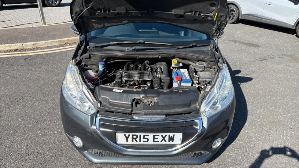 Peugeot 208 1.2 VTi Allure 5dr Petrol Hatchback - Image 10