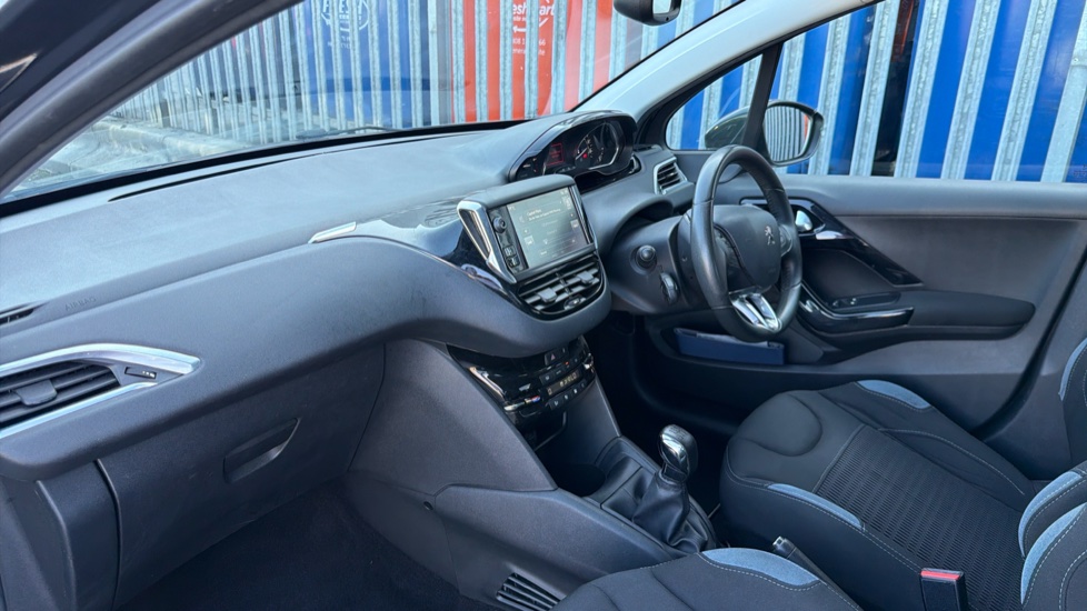 Peugeot 208 1.2 VTi Allure 5dr Petrol Hatchback - Image 11