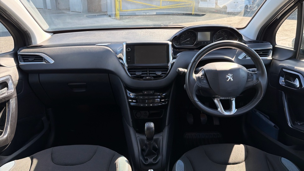 Peugeot 208 1.2 VTi Allure 5dr Petrol Hatchback - Image 12