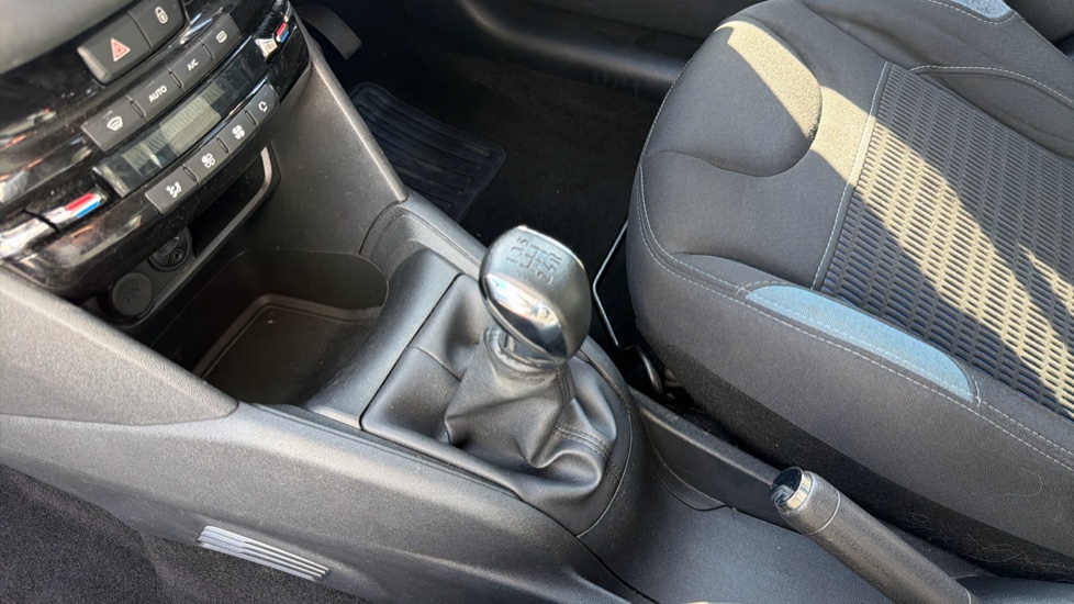 Peugeot 208 1.2 VTi Allure 5dr Petrol Hatchback - Image 15