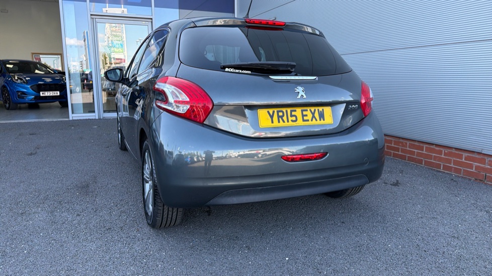 Peugeot 208 1.2 VTi Allure 5dr Petrol Hatchback - Image 25