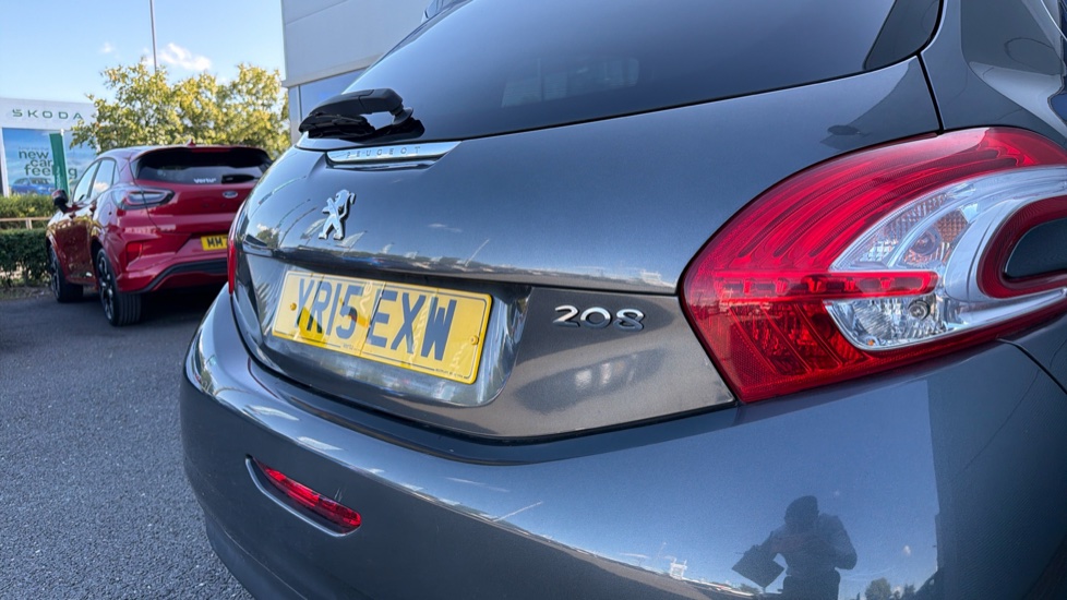 Peugeot 208 1.2 VTi Allure 5dr Petrol Hatchback - Image 27