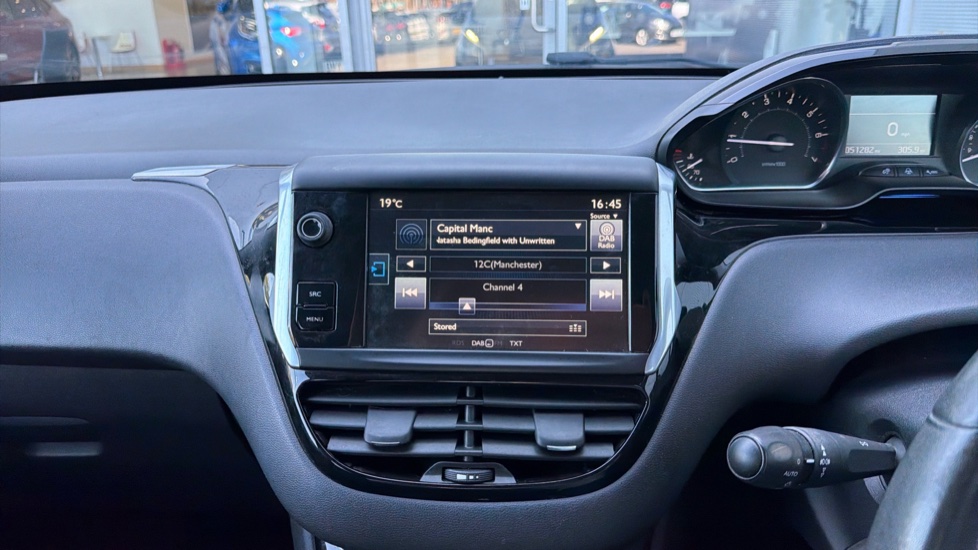 Peugeot 208 1.2 VTi Allure 5dr Petrol Hatchback - Image 31