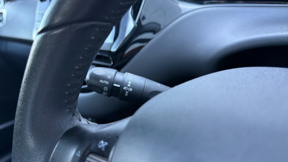 Peugeot 208 1.2 VTi Allure 5dr Petrol Hatchback - Image 36