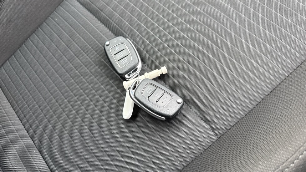 Hyundai i20 1.0T GDi 48V MHD SE Connect 5dr Petrol Hatchback - Image 20
