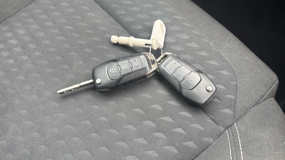 Ford Fiesta 1.0 EcoBoost Zetec 5dr Petrol Hatchback - Image 27