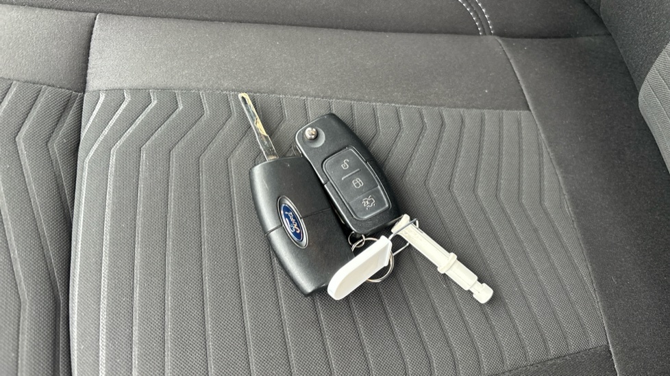 Ford Fiesta 1.25 82 Zetec 3dr Petrol Hatchback - Image 23