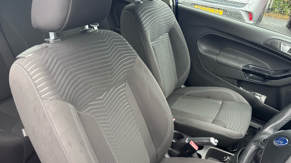 Ford Fiesta 1.25 82 Zetec 3dr Petrol Hatchback - Image 36