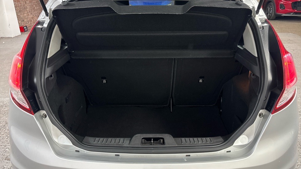 Ford Fiesta 1.25 82 Zetec 5dr Petrol Hatchback - Image 5