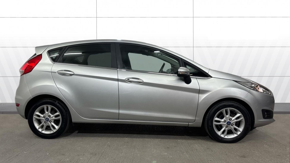 Ford Fiesta 1.25 82 Zetec 5dr Petrol Hatchback - Image 4