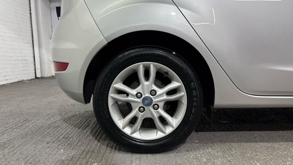 Ford Fiesta 1.25 82 Zetec 5dr Petrol Hatchback - Image 10