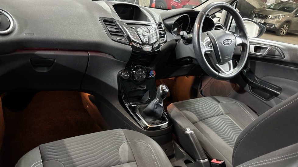 Ford Fiesta 1.25 82 Zetec 5dr Petrol Hatchback - Image 12