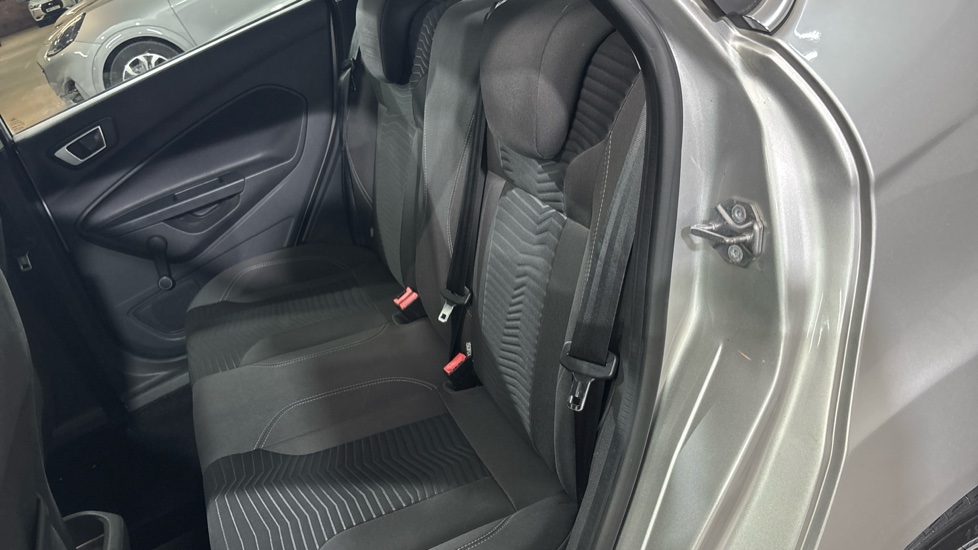 Ford Fiesta 1.25 82 Zetec 5dr Petrol Hatchback - Image 19