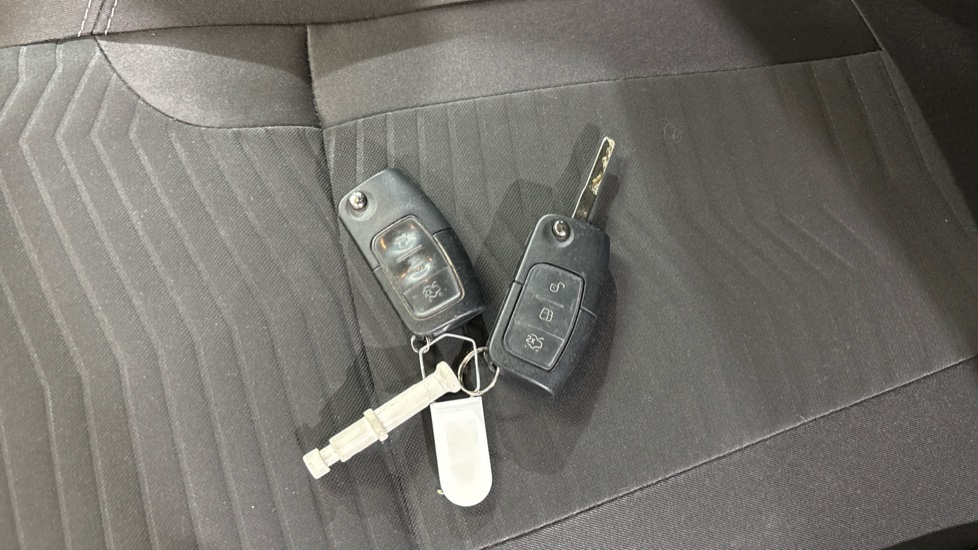 Ford Fiesta 1.25 82 Zetec 5dr Petrol Hatchback - Image 23