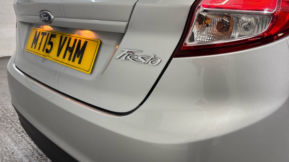 Ford Fiesta 1.25 82 Zetec 5dr Petrol Hatchback - Image 32
