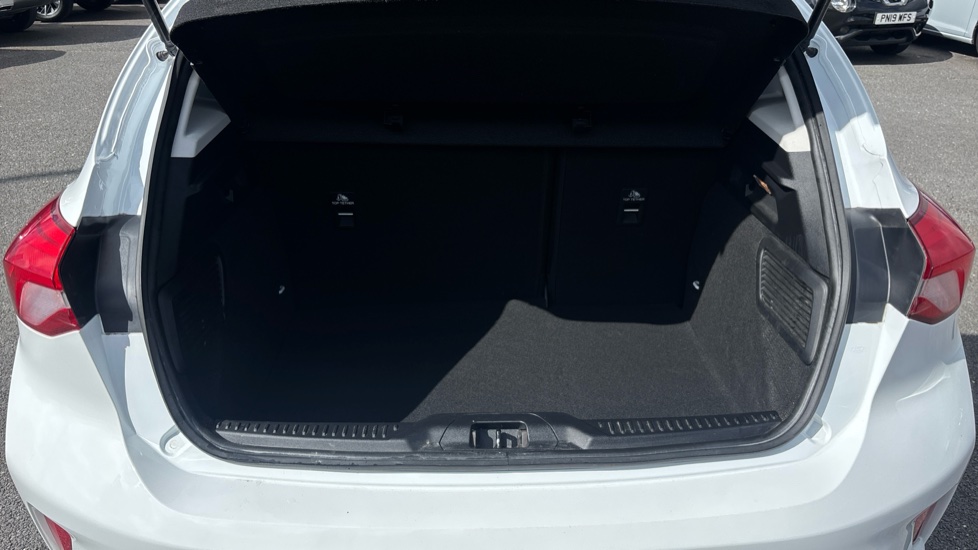 Ford Focus 1.0 EcoBoost 125 Active 5dr Petrol Hatchback - Image 25