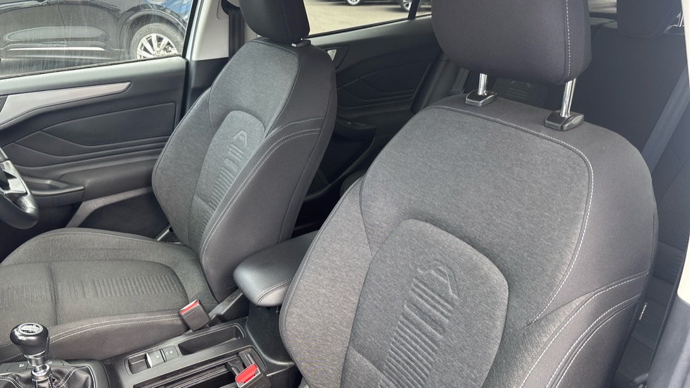 Ford Focus 1.0 EcoBoost 125 Active 5dr Petrol Hatchback - Image 8