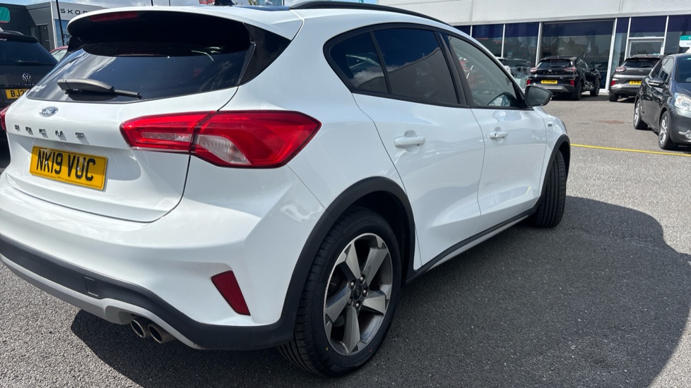 Ford Focus 1.0 EcoBoost 125 Active 5dr Petrol Hatchback - Image 37