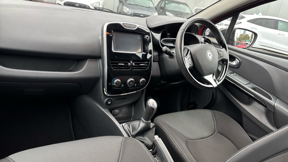 Renault Clio 1.2 16V Dynamique Nav 5dr Petrol Hatchback - Image 14