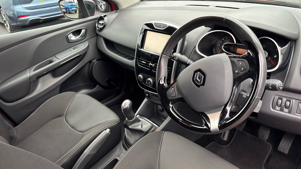 Renault Clio 1.2 16V Dynamique Nav 5dr Petrol Hatchback - Image 16
