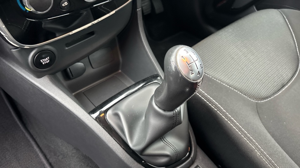 Renault Clio 1.2 16V Dynamique Nav 5dr Petrol Hatchback - Image 18